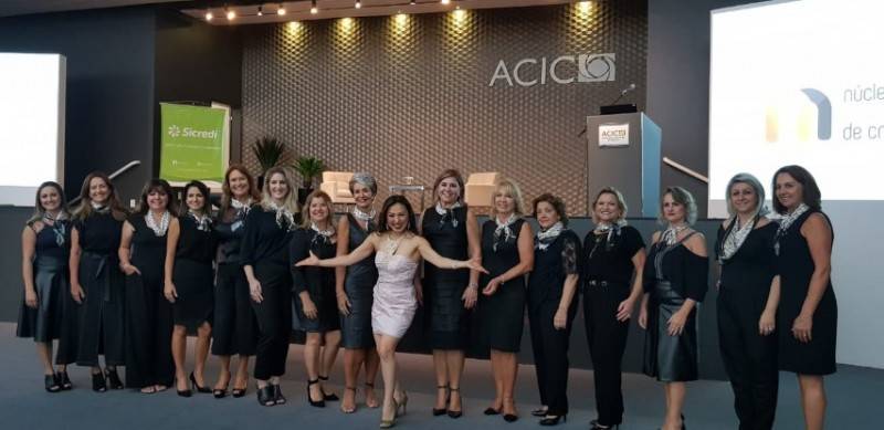 Com técnicas de ilusionismo, Meiry Kamia dá dicas de sucesso e felicidade — foto 4