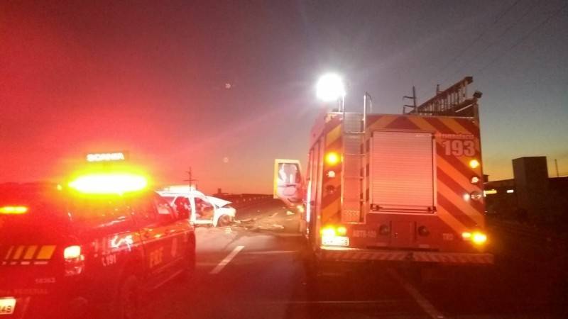 Veículo na contramão causa acidente na BR 101 em Tubarão — foto 1