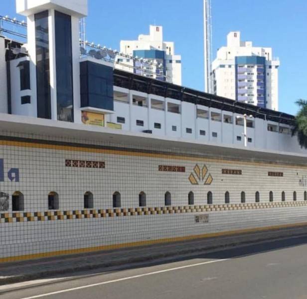 'Morte ao Dal Farra', frase é pichada na entrada do Estádio Heriberto Hülse — foto 2