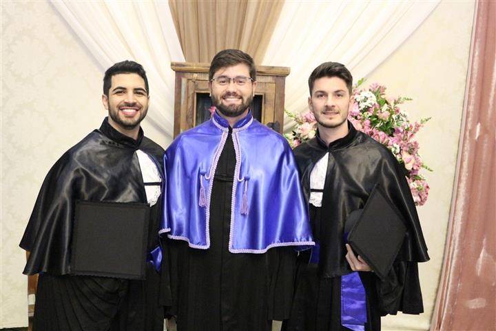 Emoção e carinho marcam noite dos formados na Faculdade Satc — foto 2