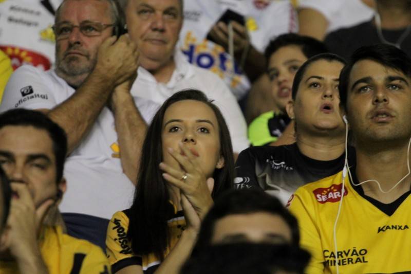 Mais de 10 mil torcedores apoiam o Criciúma contra a Chapecoense — foto 1
