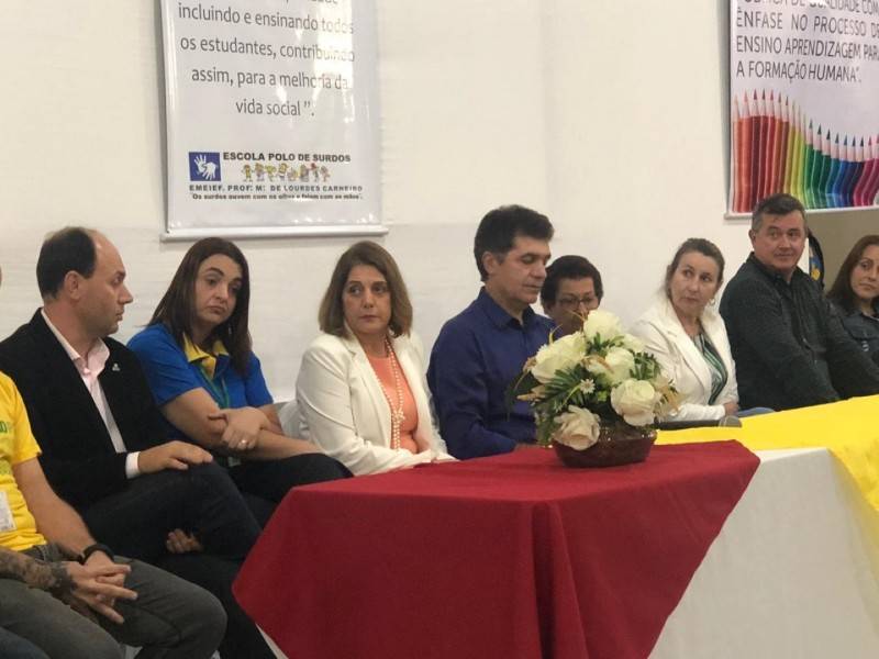Escola polo para surdos inaugura sinal audiovisual em Criciúma — foto 1