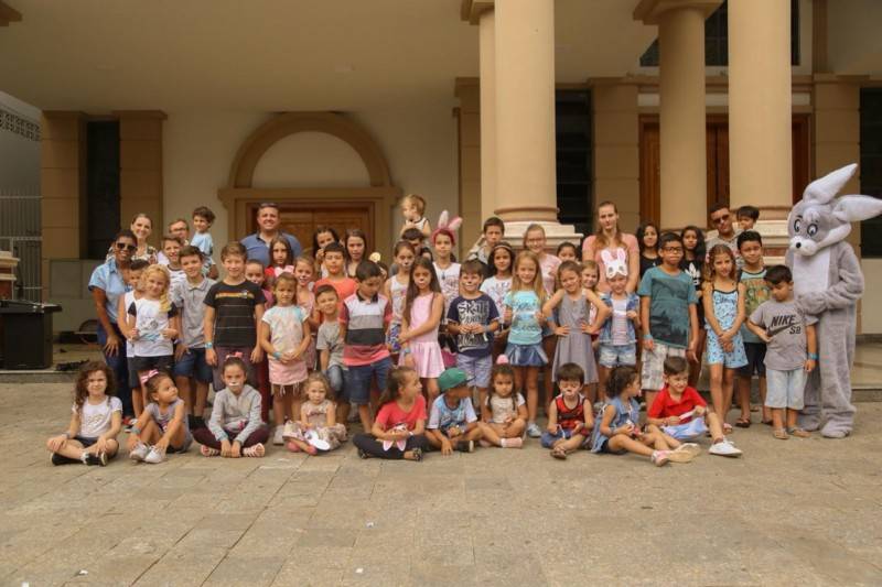 Páscoa Encantada divertem crianças na Praça da Matriz São Donato — foto 1