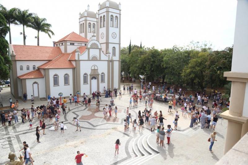 Páscoa Encantada divertem crianças na Praça da Matriz São Donato — foto 4