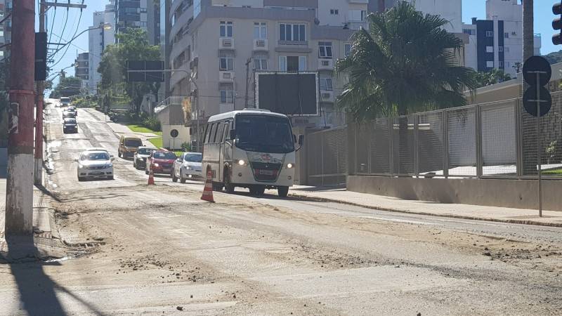 Prefeitura solicita paralisação dos serviços da Casan no Centro de Criciúma — foto 1