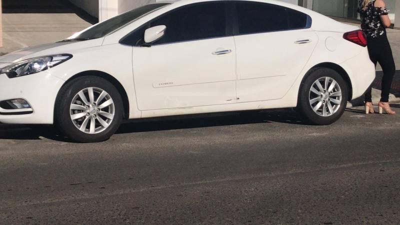 Colisão envolvendo moto e carro é registrada no Centro de Criciúma — foto 1