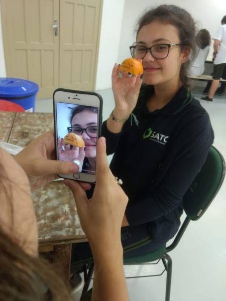 Com criatividade e humor estudantes criam livro Hortifruti — foto 1