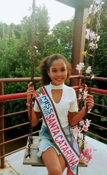 De Siderópolis, a miss Eco Pré-Teen de Santa Catarina precisa de ajuda — foto 1