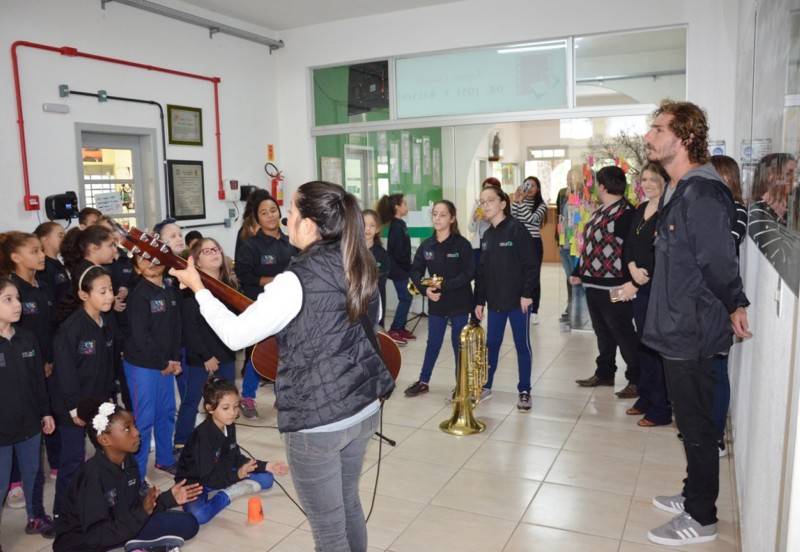 Vice-campeão do BBB Alan Possamai visita Bairro da Juventude — foto 1