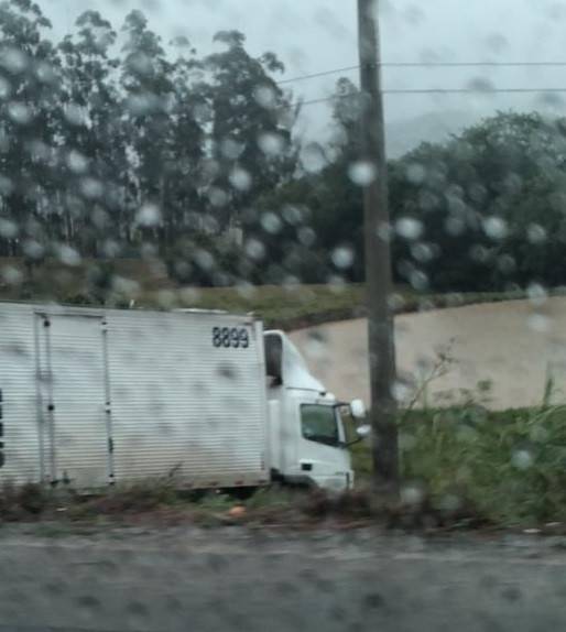 Colisão envolvendo carro e caminhão é registrada em São Ludgero — foto 1