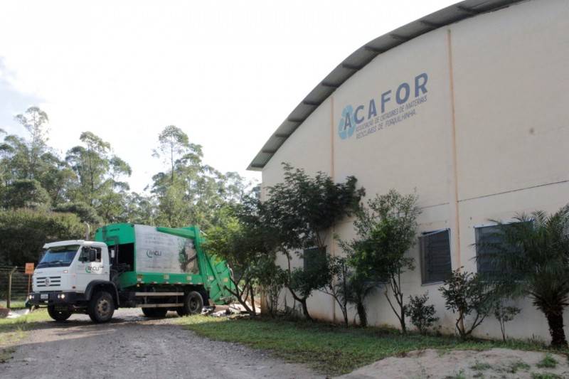 Do lixo ao lucro: Reciclagem garante o sustento de famílias — foto 1