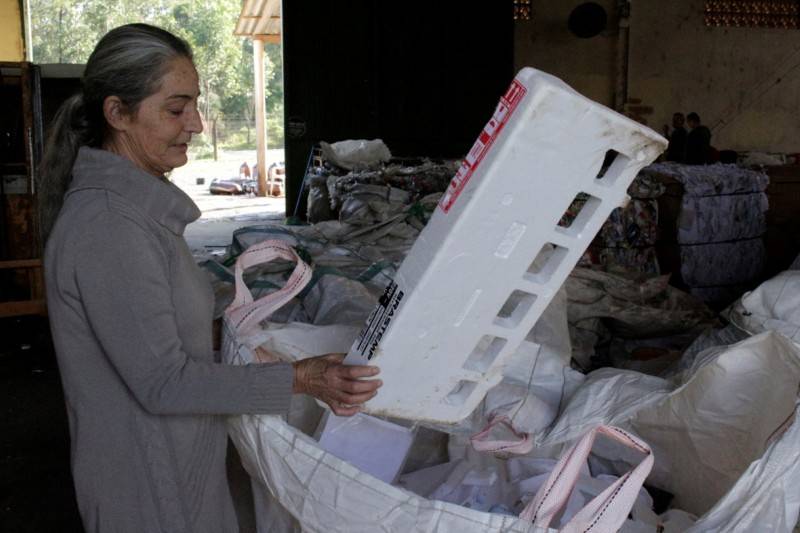 Do lixo ao lucro: Reciclagem garante o sustento de famílias — foto 2