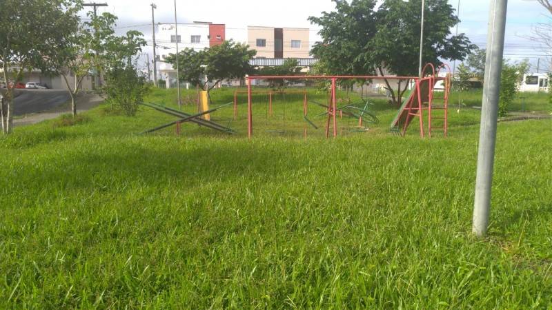 Mais uma praça sem manutenção. Desta vez o caso é no Pinheirinho — foto 22