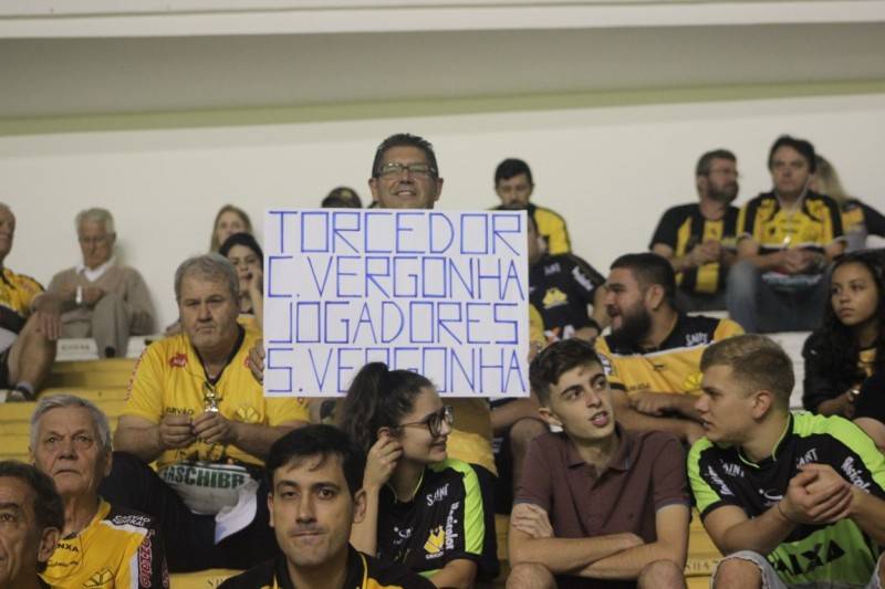 Torcida carvoeira vibra com a primeira vitória do Tigre na Série B — foto 1