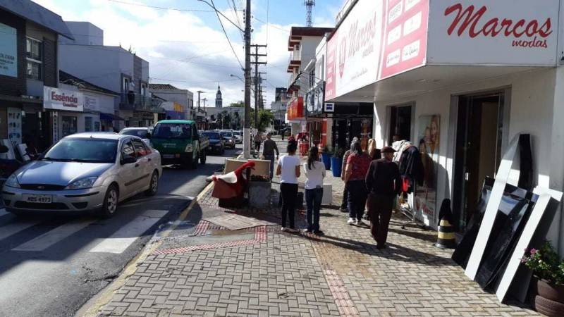 Comerciantes de Morro da Fumaça contabilizam prejuízos após chuva que atingiu região — foto 1