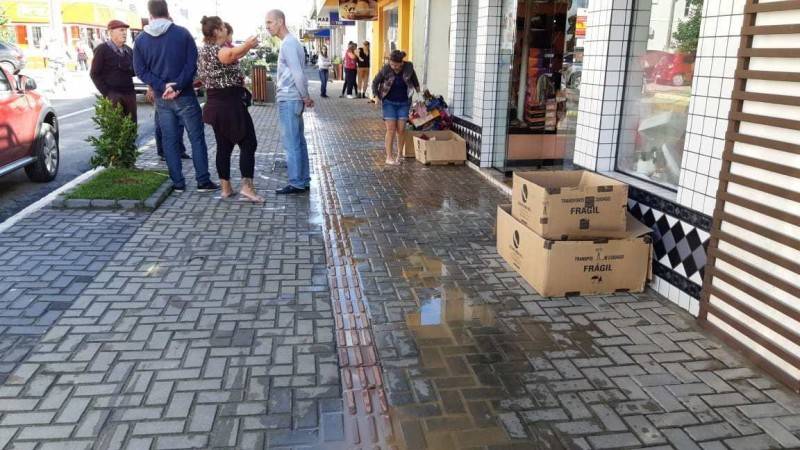 Comerciantes de Morro da Fumaça contabilizam prejuízos após chuva que atingiu região — foto 2