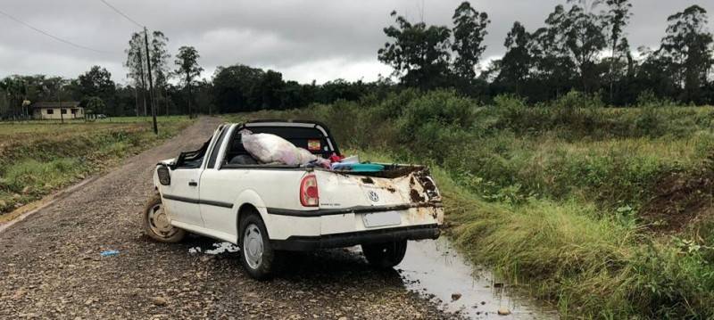 Homem morre em capotamento na rodovia Jacob Westrup — foto 1