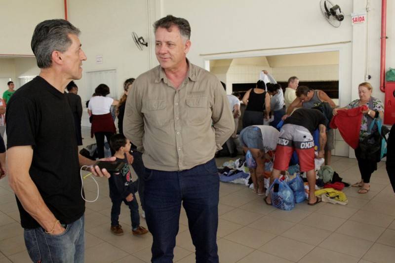 Famílias em vulnerabilidade social recebem agasalhos em Forquilhinha — foto 1