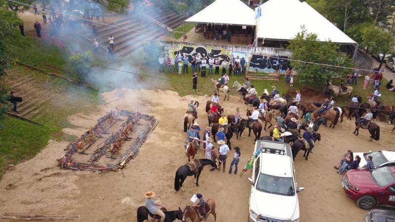 Apicultura, cavalgada e banda “Nenhum de Nós” marcam segundo dia da Agromel — foto 2