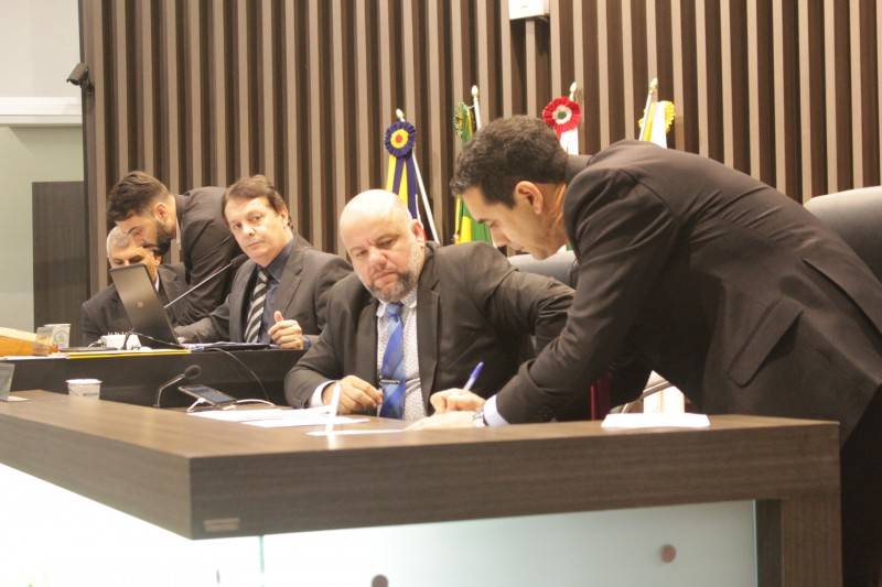 Fernando Espíndola assume cadeira de Pereira na Câmara de Vereadores de Araranguá — foto 1