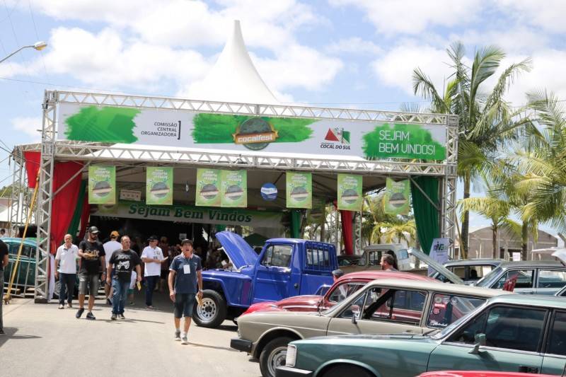 Cocal do Sul realiza 8º Encontro de Carros Antigos — foto 1