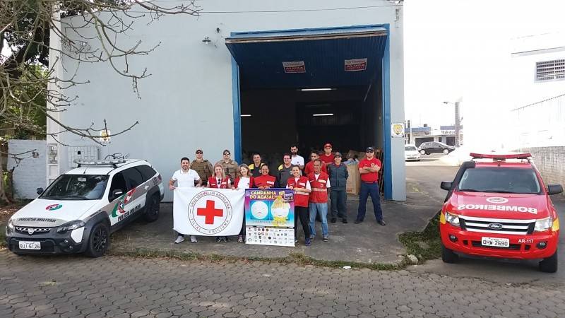 Mais de 5 mil peças de agasalhos entregues pela equipe Multi-Institucional — foto 2