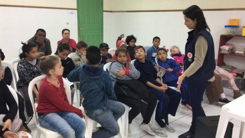 Crianças e adolescentes do SCFV CRAS Tereza Cristina recebem orientações do projeto EducaSAMU — foto 1