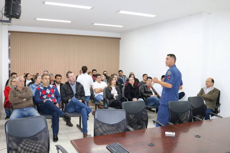 Corpo de Bombeiros realiza plano de evacuação — foto 1