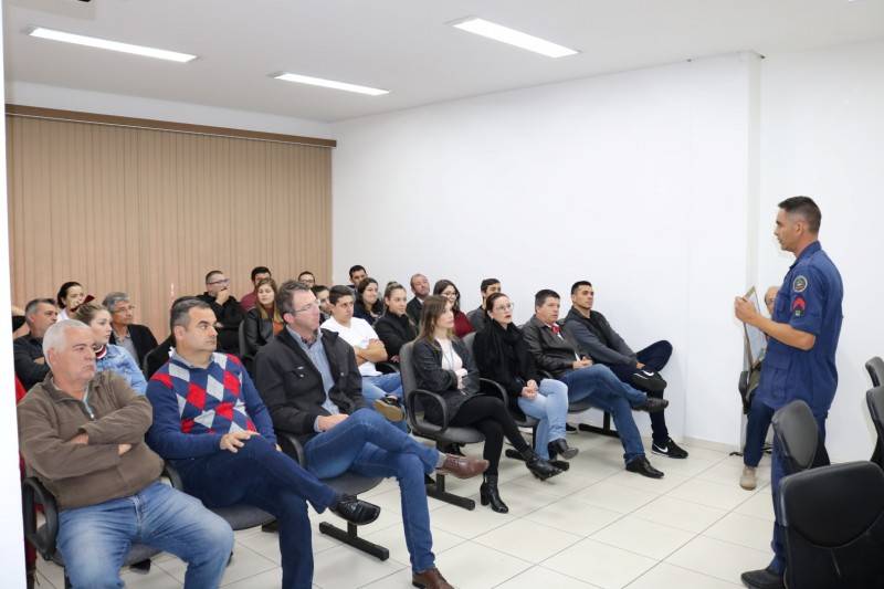 Corpo de Bombeiros realiza plano de evacuação — foto 2