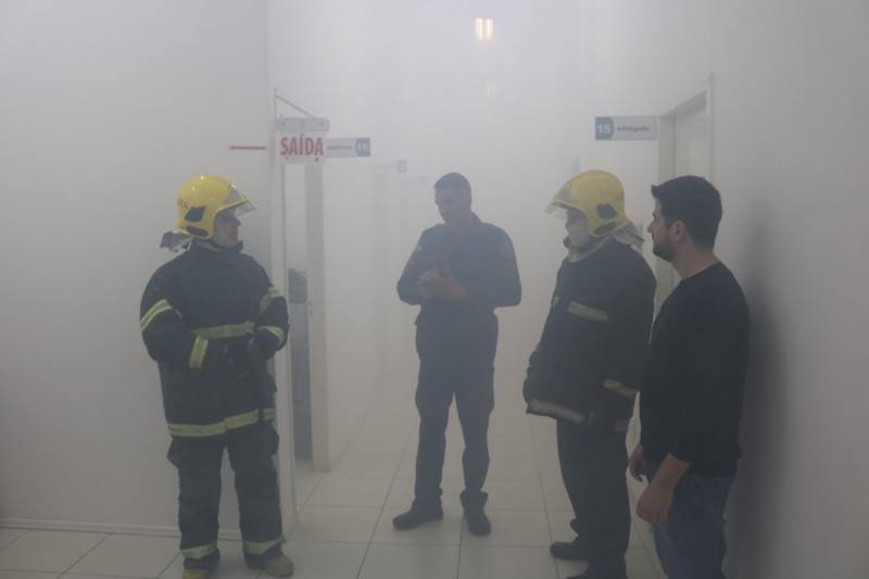 Corpo de Bombeiros realiza plano de evacuação — foto 9