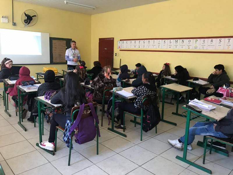 Educação financeira é tema de aula especial em escola de Içara — foto 1