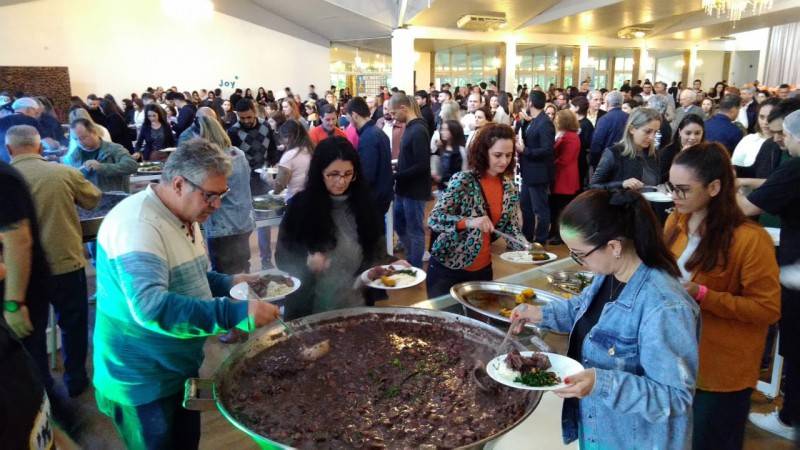 Feijoada Mágica reúne mais de 800 pessoas em prol da Nossa Casa — foto 1