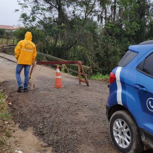 Ponte danificada após passagem de ônibus, será recuperada nesta semana — foto 2