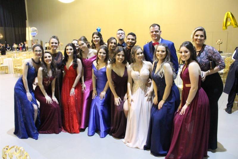 Momentos marcantes da trajetória escolar são lembrados em formatura da Satc — foto 1