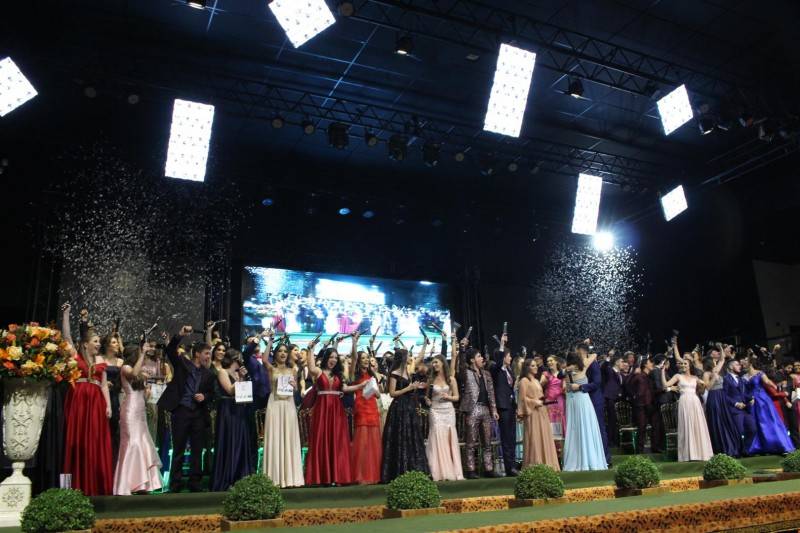Momentos marcantes da trajetória escolar são lembrados em formatura da Satc — foto 21