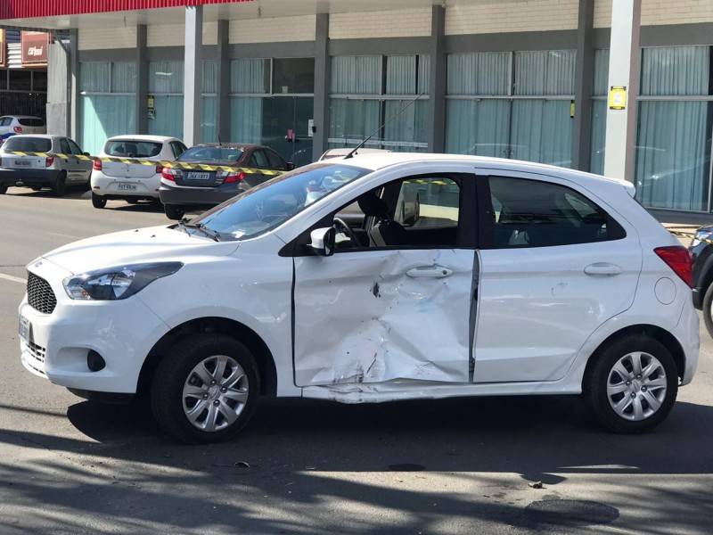 Acidente envolvendo carro e moto deixa duas pessoas feridas em Criciúma — foto 1