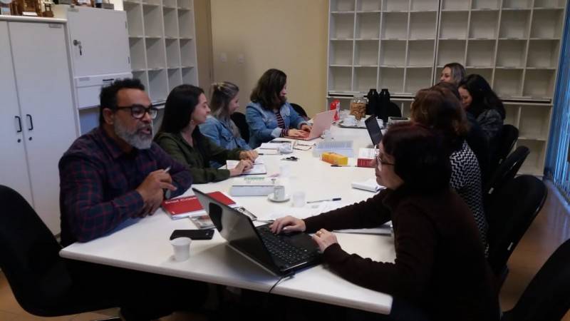 Assistentes sociais estudam garantia do direito à convivência familiar de crianças e adolescentes — foto 1