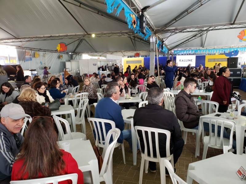 Festa do Peixe aquece a economia na baixa temporada — foto 1