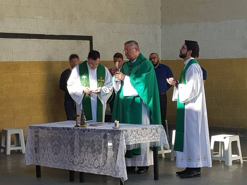 Bispo preside missa Dia dos Pais no Presídio Santa Augusta — foto 5