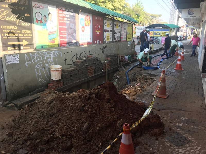 Casan trabalha para solucionar problema em adutora na área central de Criciúma — foto 1