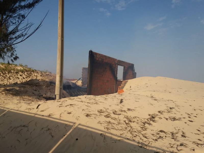 Residência é atingida por incêndio na Zona Sul do Balneário Rincão — foto 2