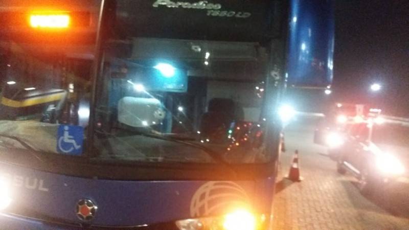 Ônibus com comerciantes de Criciúma é alvo de assalto em Barra Velha — foto 1