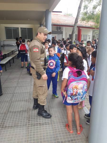 Escola de Criciúma recebe programa Estudante Cidadão, desenvolvido pela PM — foto 2