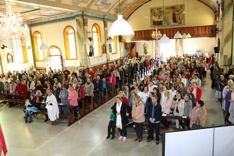 Missa da Restauração da Família reúne fiéis em Nova Veneza — foto 1