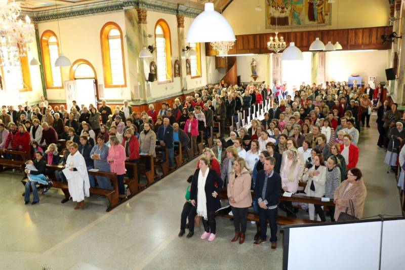 Missa da Restauração da Família reúne fiéis em Nova Veneza — foto 2