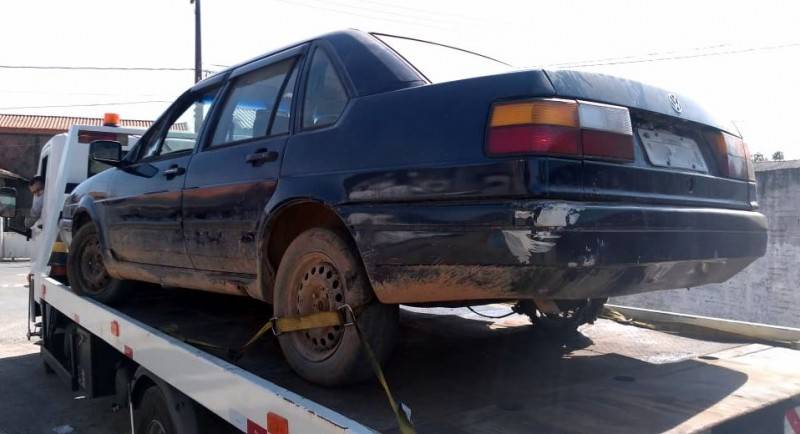 Carro de Criciúma com interruptor doméstico no painel é abandonado na BR-101 — foto 3