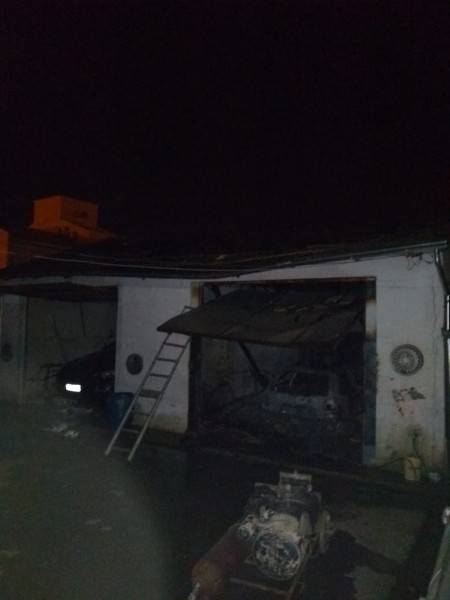 Garagem de automóveis pega fogo em Braço do Norte — foto 1