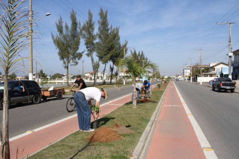 Voluntários se preparam para chegada da primavera no Balneário Rincão — foto 1