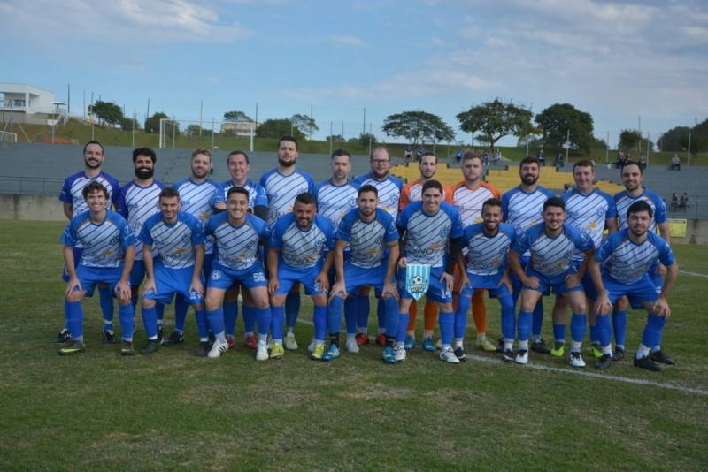 Jornalistas e árbitros se enfrentam em jogo solidário — foto 1