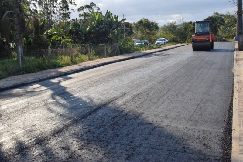 Jacinto Machado conclui mais duas ruas com pavimentação da usina de asfalto do consórcio — foto 1